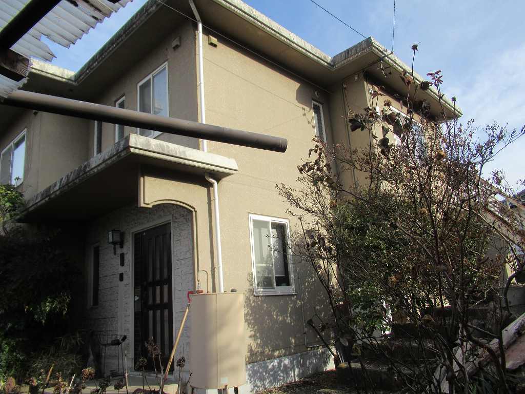 1990s concrete house on a large plot in Nagano