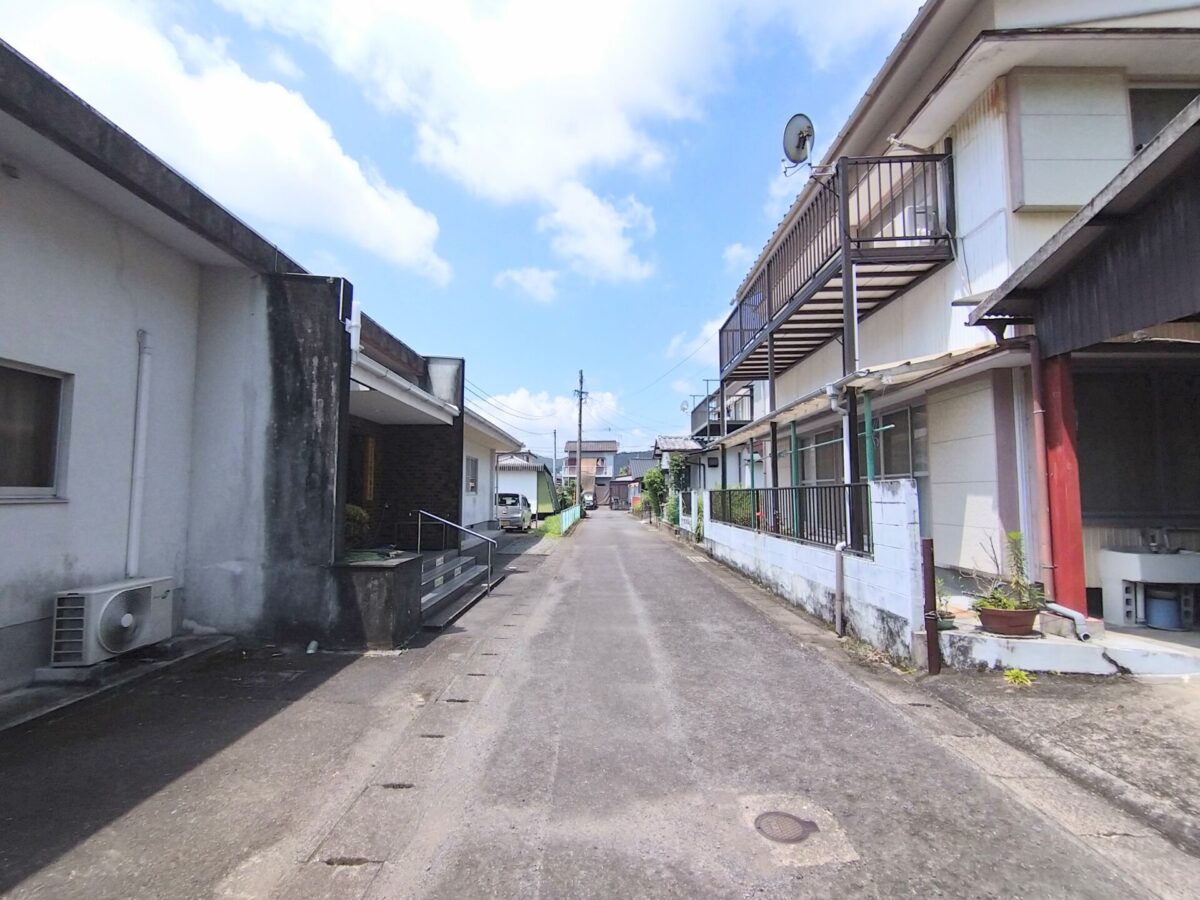 1970s wood house, 13-min walk to station, Miyazaki