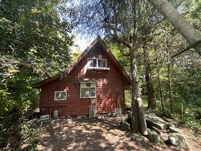 1970s wood house on a large plot in Hiroshima