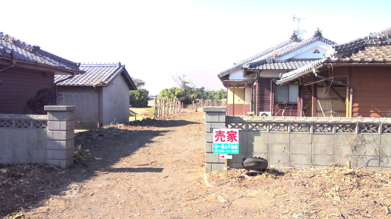 1980s wood house in Koyama, Kimotsuki, farmland, approval needed