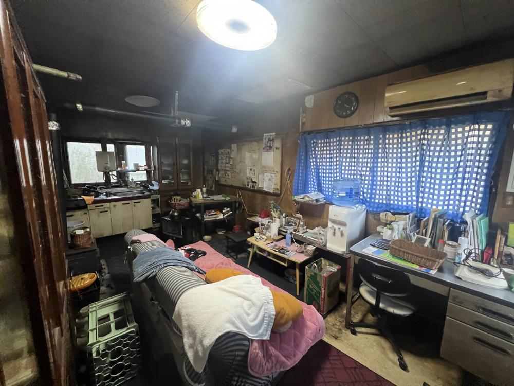 1990s steel-frame house with outbuildings in Aira, Kanoya