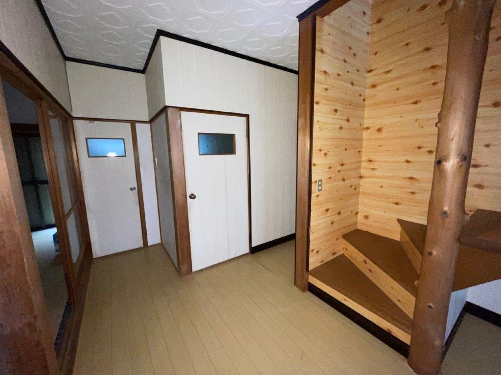 1980s wood house in Kochi