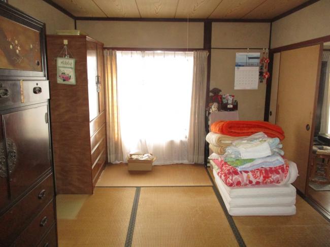 1920s wood house on a large plot in Okayama