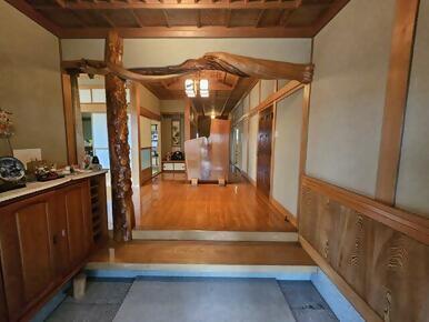 1990s wood house, 7-min walk to station, Kagawa