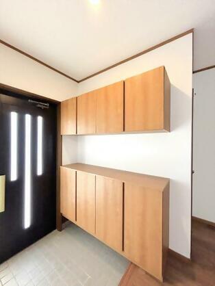 1990s wood house, 7-min walk to station, Kagawa