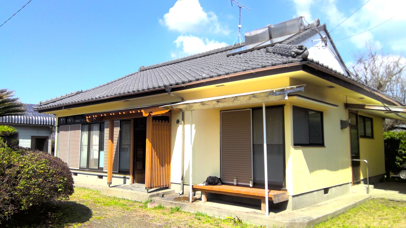 1960s wood house on a large plot in Koyama, Kimotsuki