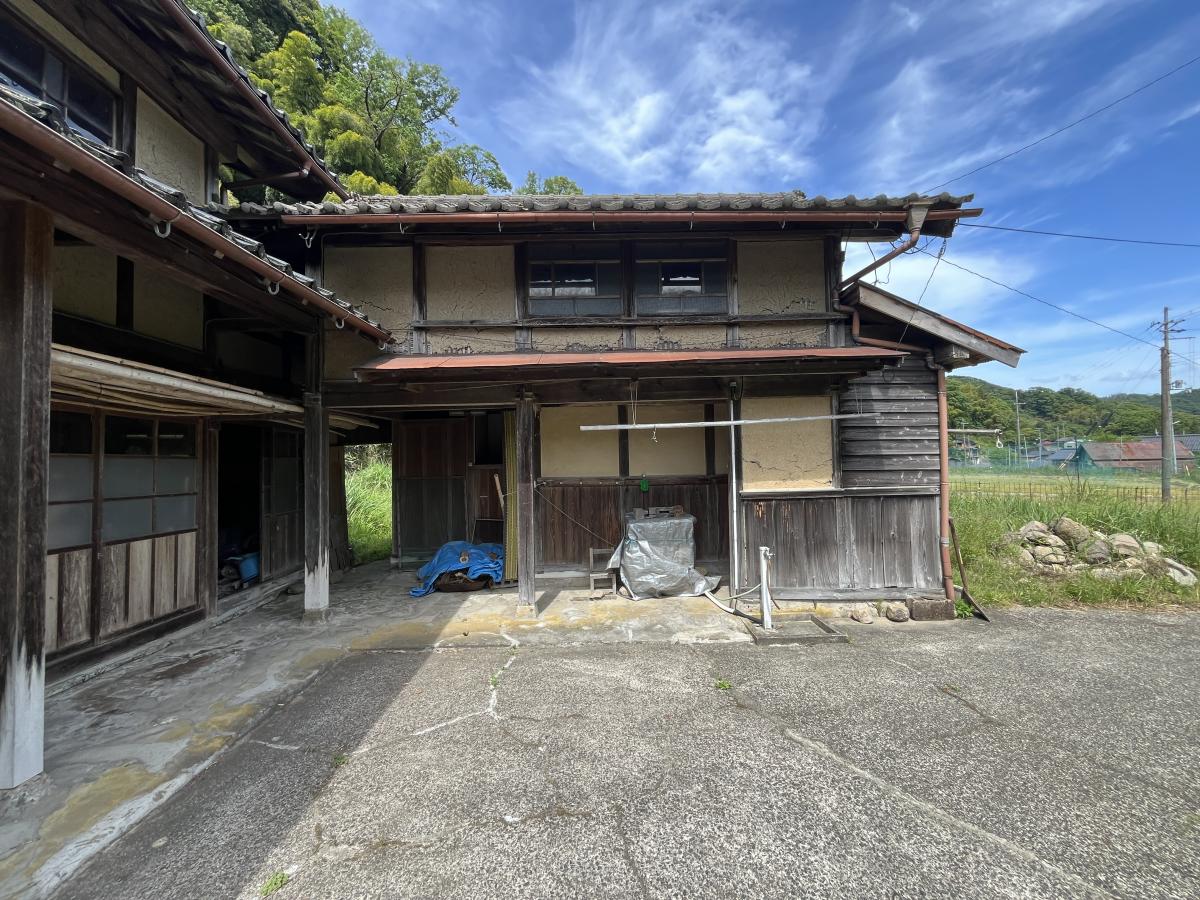 1950s wood house on a large plot in Miyazu, Kyoto