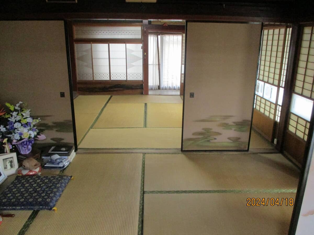 1930s wood house on a large plot in Hiroshima