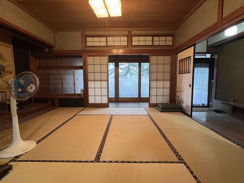 1960s wood house, 9-min walk to station, Tottori