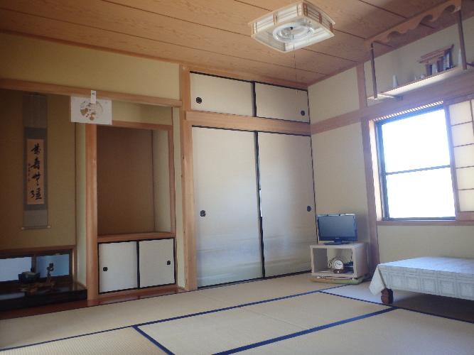 2000s wood house with outbuildings in Kagawa