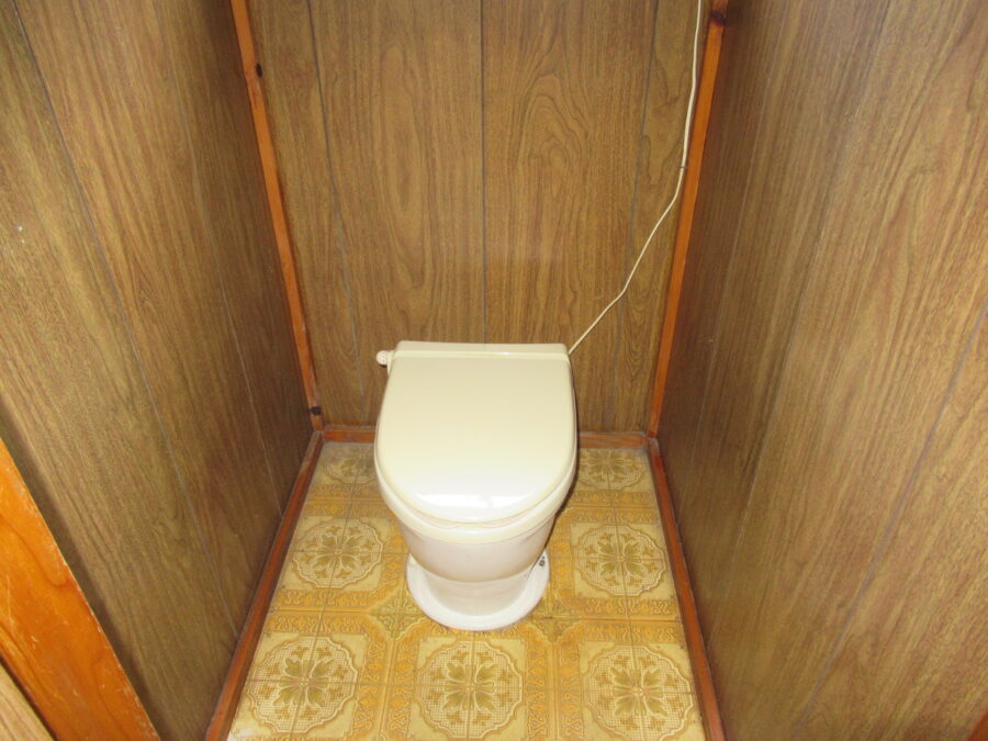 1970s wood house, 8-min walk to station, Aomori