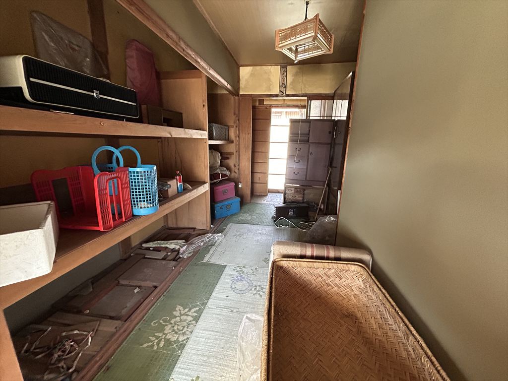1950s wood house, 10-min walk to station, Mie