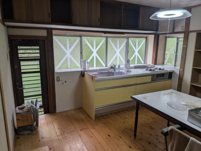 1970s wood house, 19-min walk to station, Nagasaki