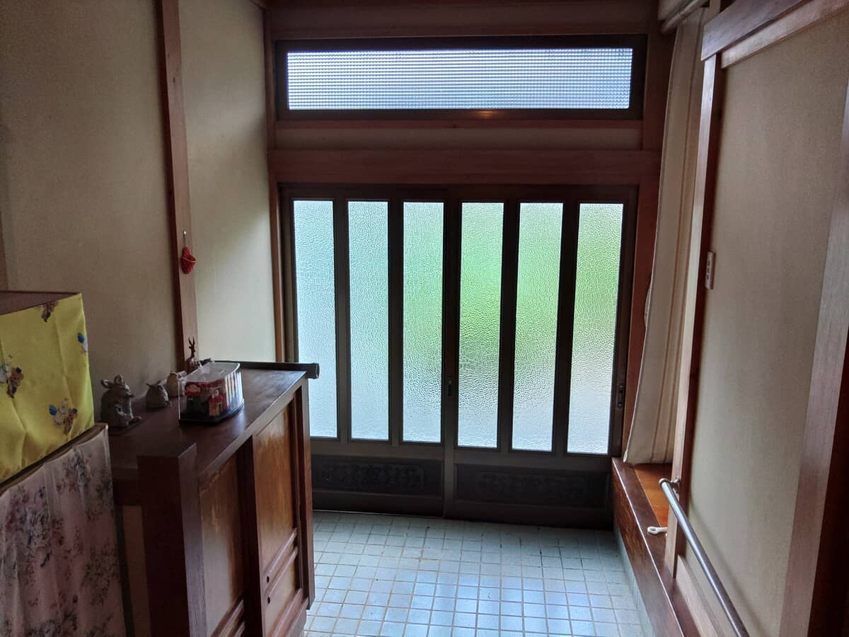 1980s wood house on a large plot in Hiroshima