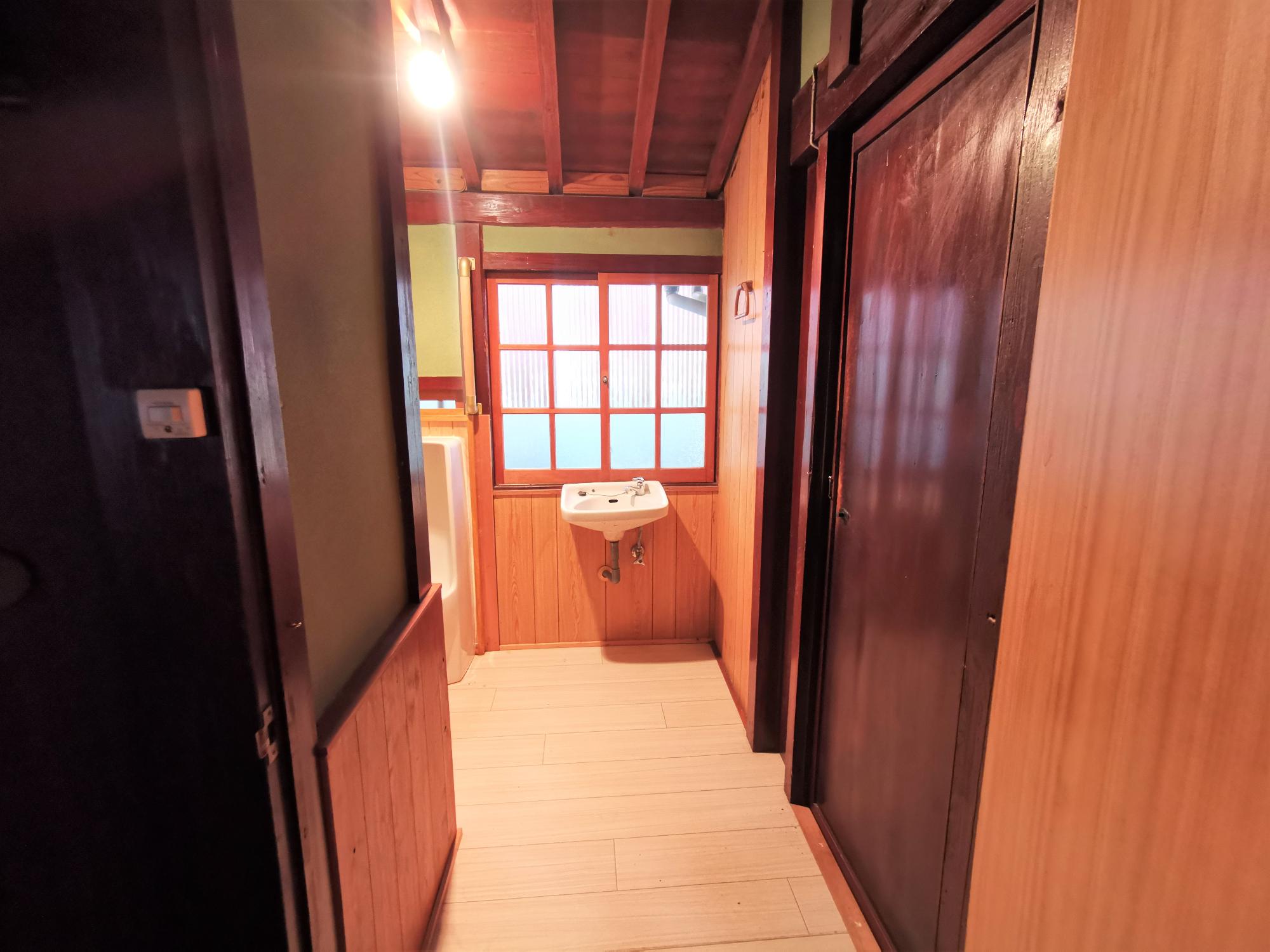 Wood house with outbuildings in Fukuoka