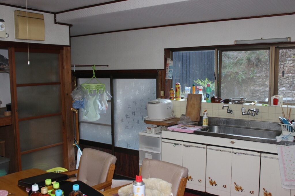 1970s wood house with storehouses in Nara