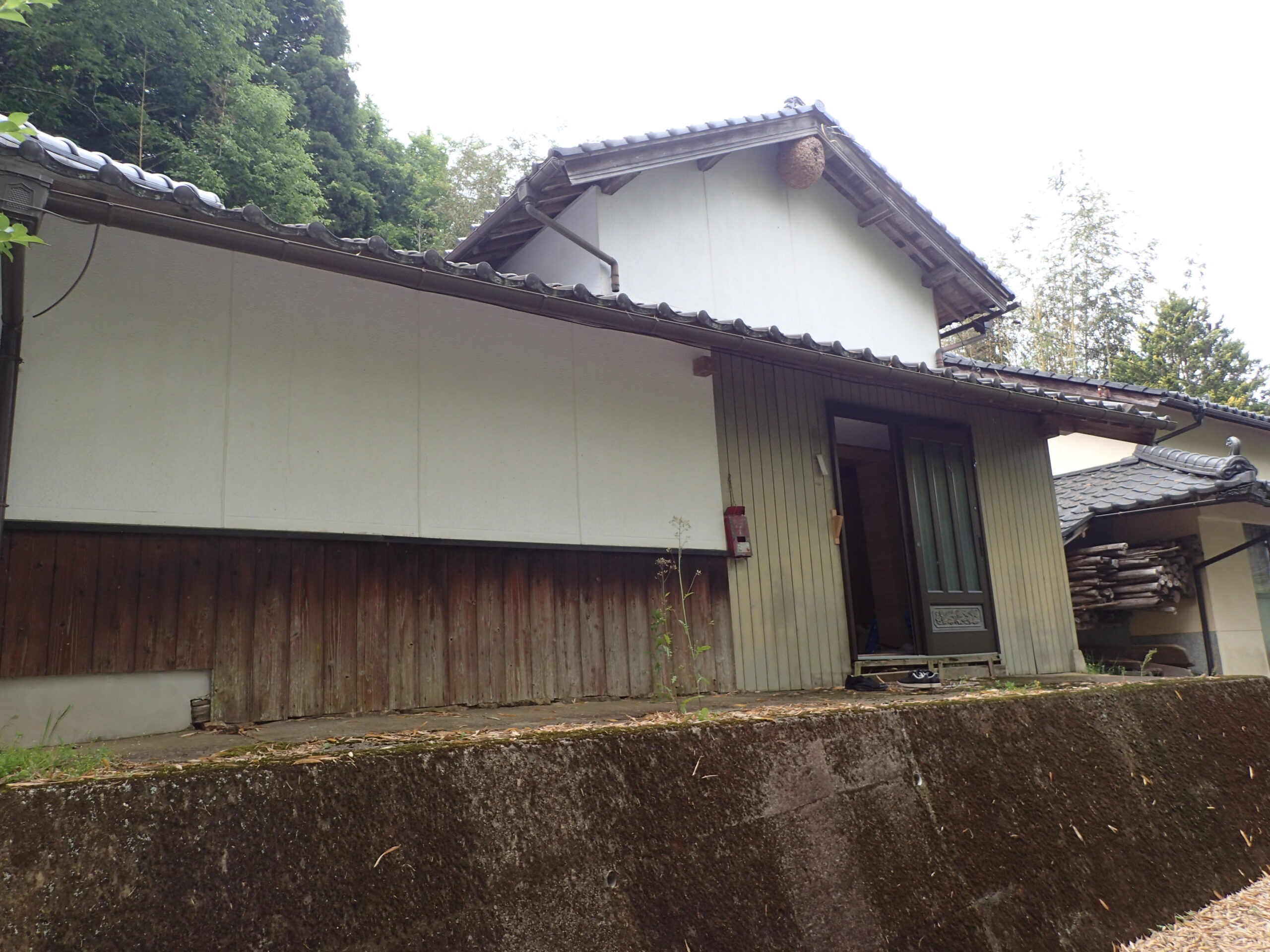 1950s wood house on a large plot in Okayama