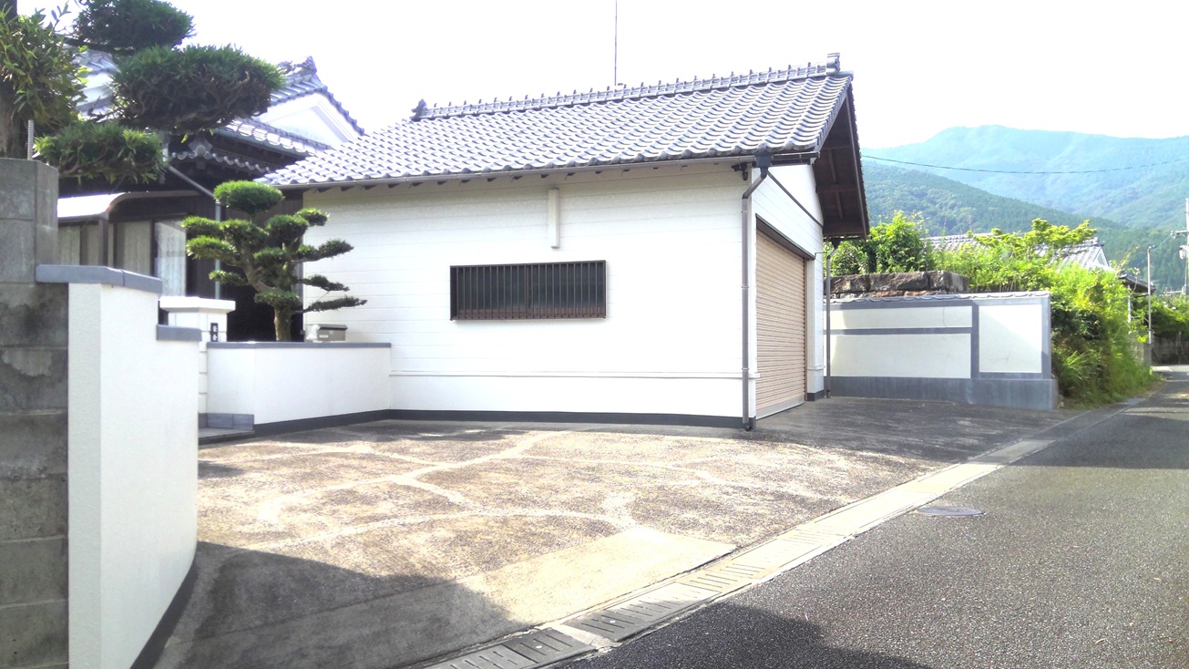 1990s wood house near the coast in Uchinoura, Kimotsuki