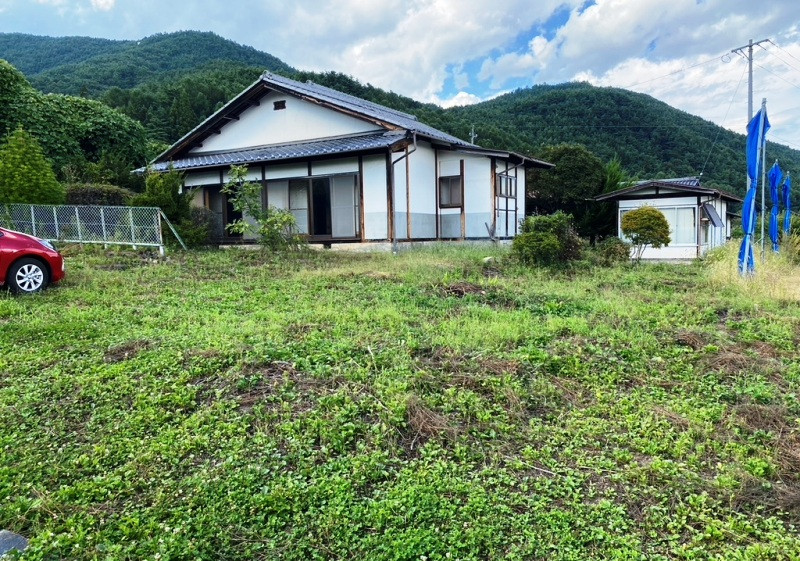 Wood house on a large plot in Nagano