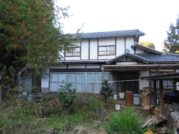 House with attached field
