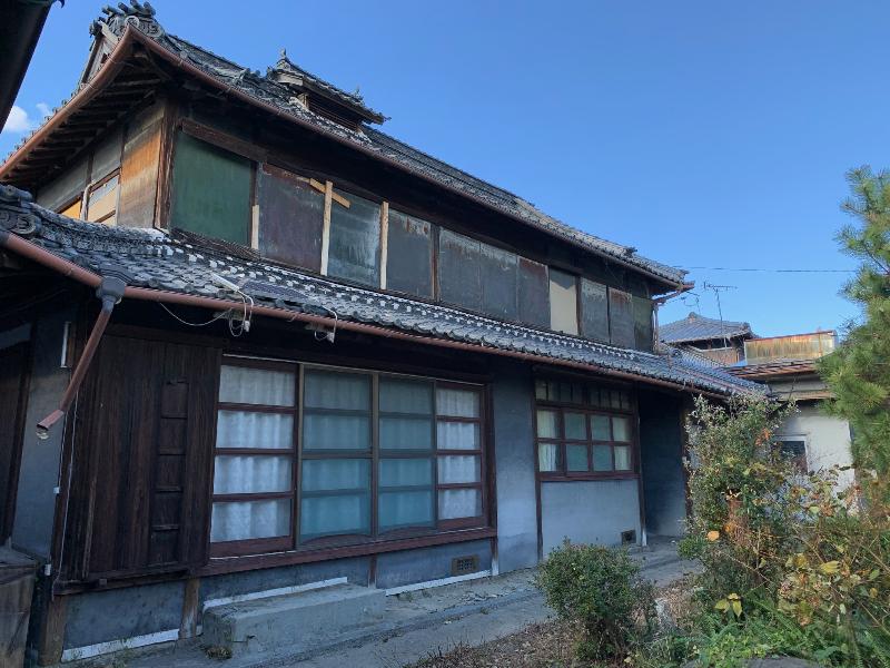 1960s wood house with outbuildings in Kagawa