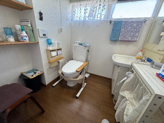 1970s wood house, 14-min walk to station, Tokamachi, Niigata
