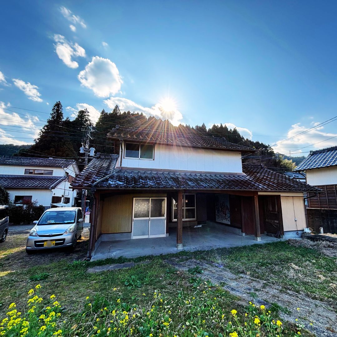 1970s wood house with outbuildings in Miyazaki