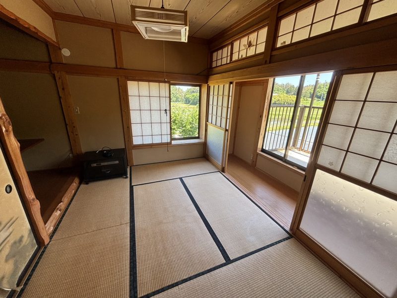 1980s wood house on a large plot in Iwate