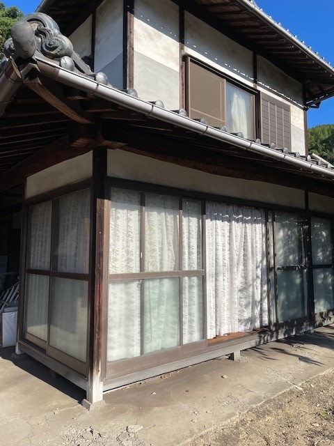 Wood house on a large plot in Okayama