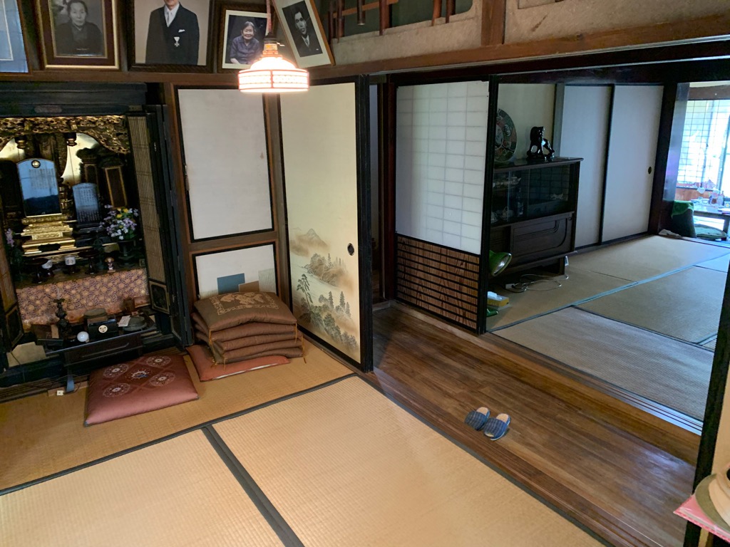 1960s wood house on a large plot in Tottori