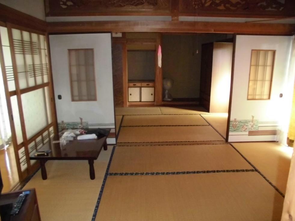 1950s wood house on a large plot in Takemoto, Izumi