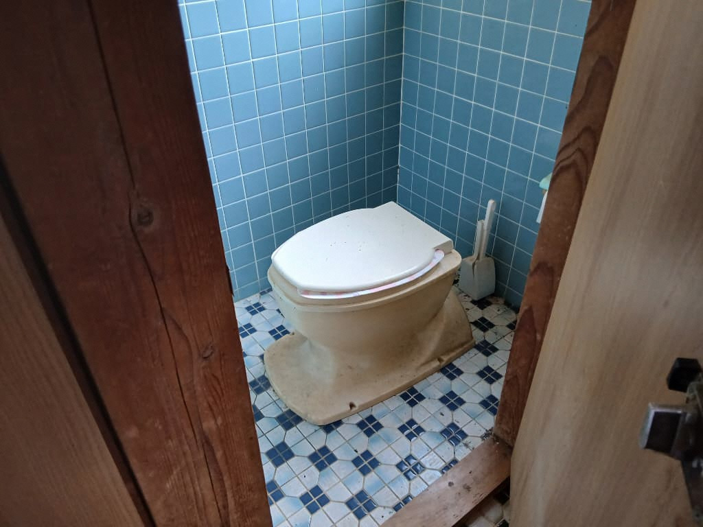 1980s wood house on a large plot in Nagasaki