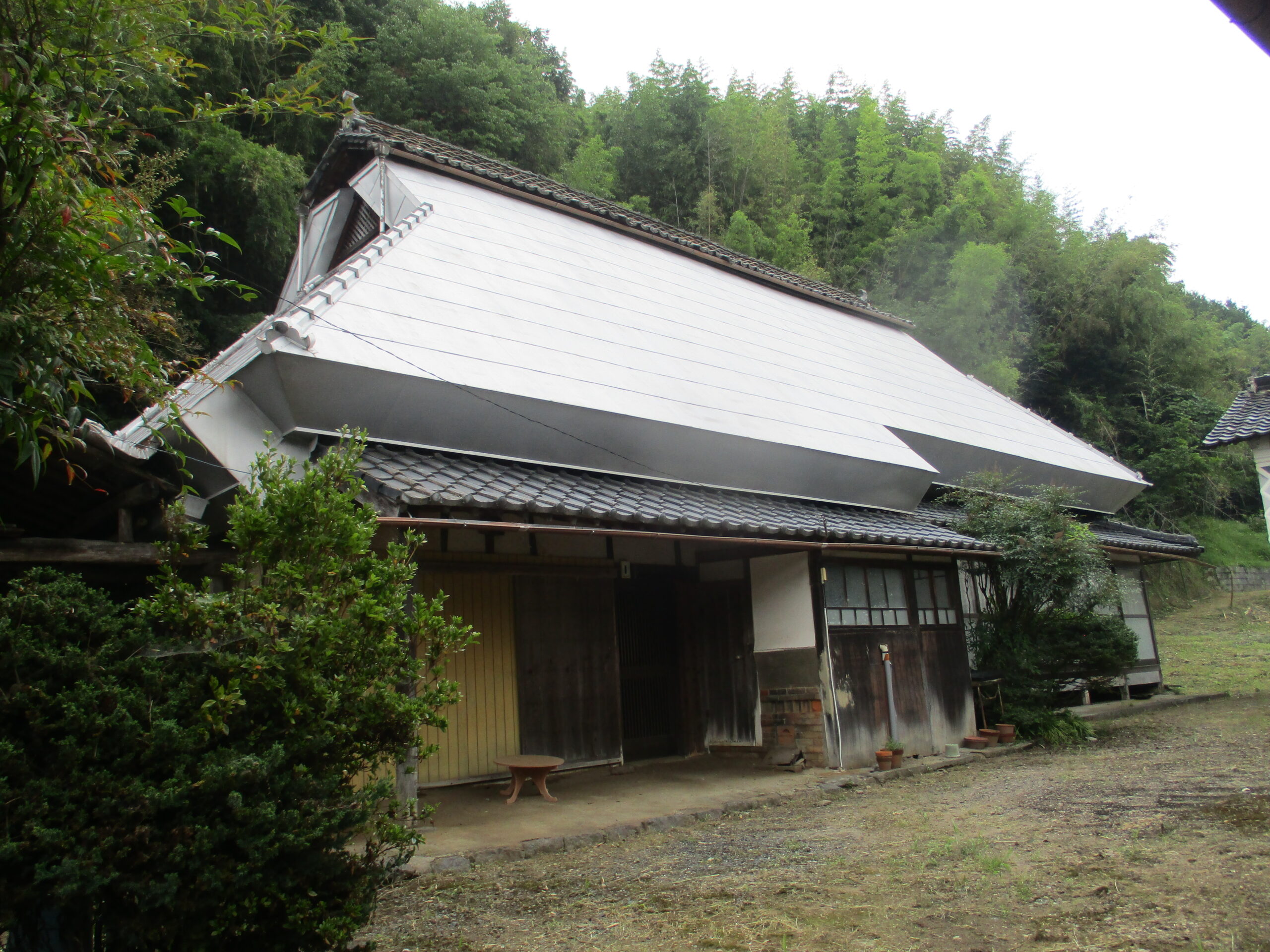 Wood house on a large plot in Okayama
