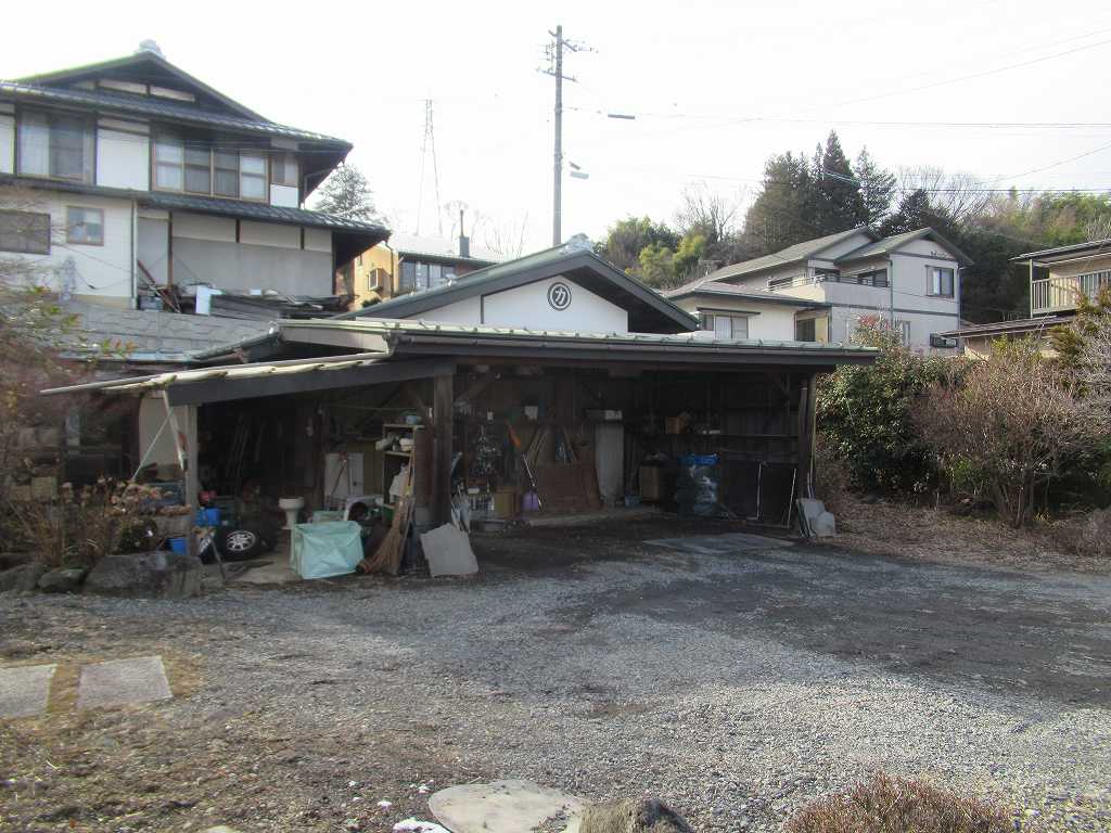1990s concrete house on a large plot in Nagano