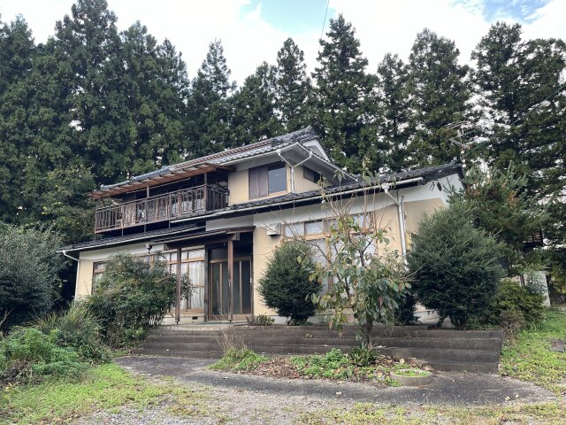 Wood house on a large plot in Fukushima