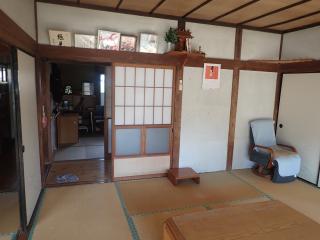 1950s wood house, 16-min walk to station, Oita