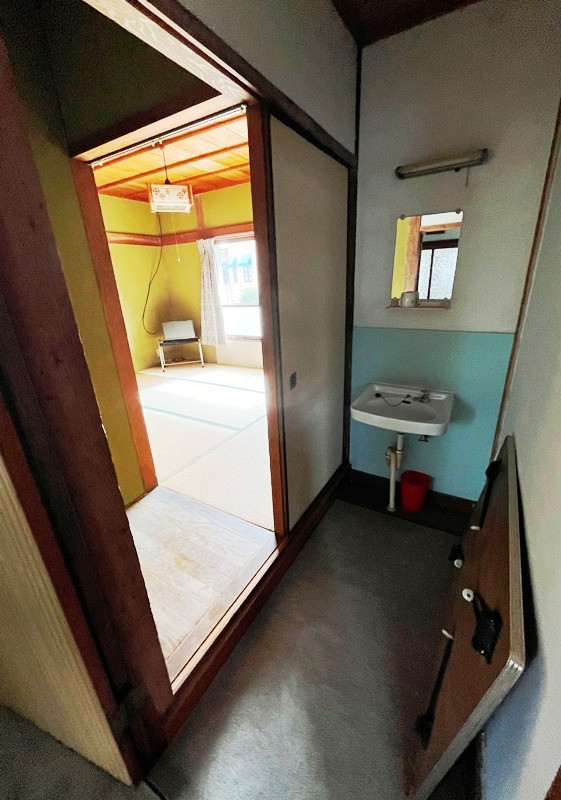 1970s house, 3-min walk to station, Miyazaki