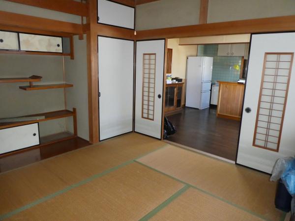 1990s wood house, 20-min walk to station, Ehime