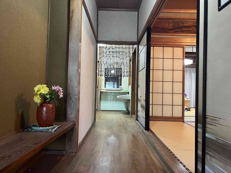 1960s wood house, 9-min walk to station, Tottori