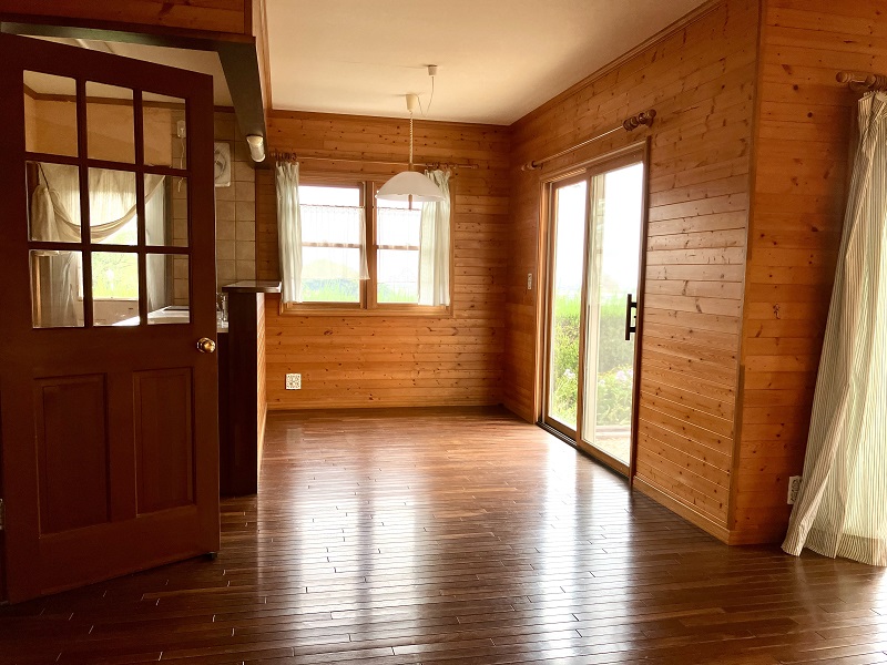 1990s wood house, 8-min walk to station, Tottori