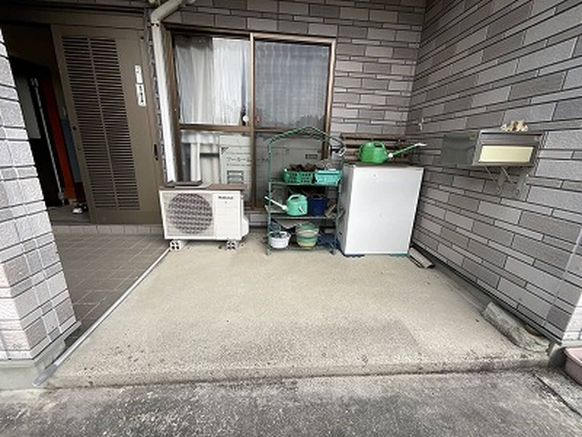 1990s wood house on a large plot in Hiroshima