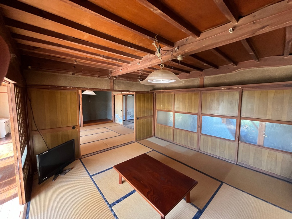 1950s wood house on a large plot in Nagano