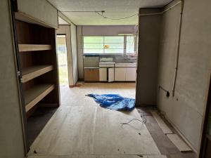 1950s wood house on a large plot in Niigata