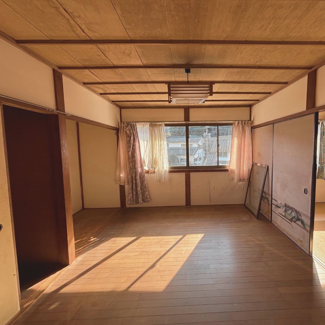 1970s wood house with outbuildings in Miyazaki