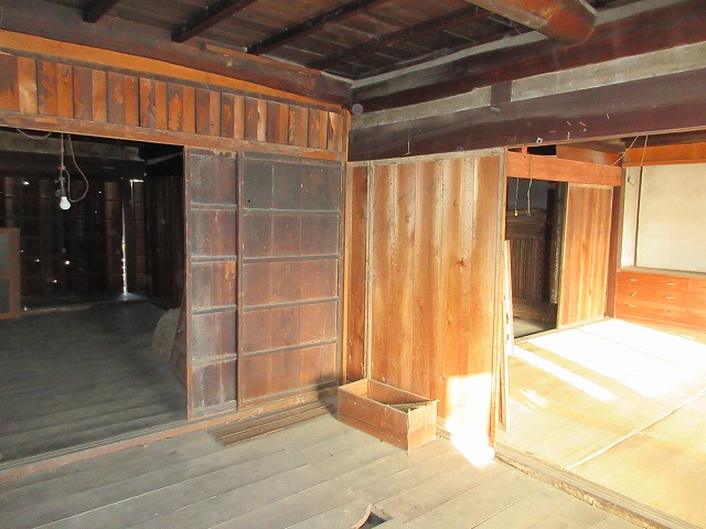 Historic farmhouse with storehouse and agricultural land, Toyohira