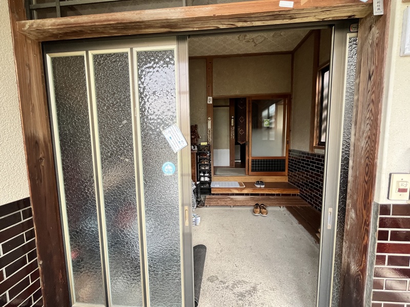 1970s wood house on a large plot in Niigata