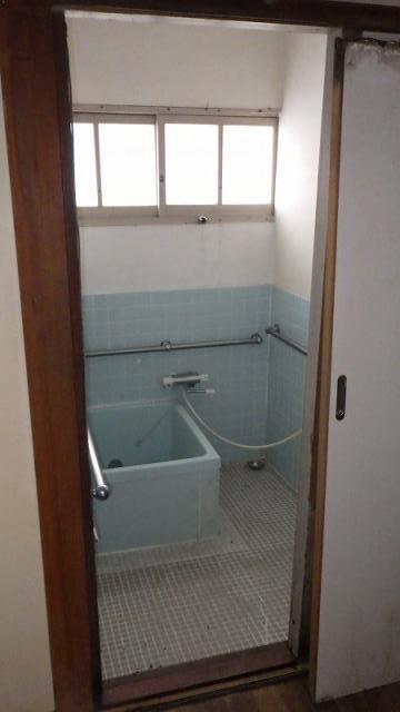 1960s wood house, 17-min walk to station, Nagasaki