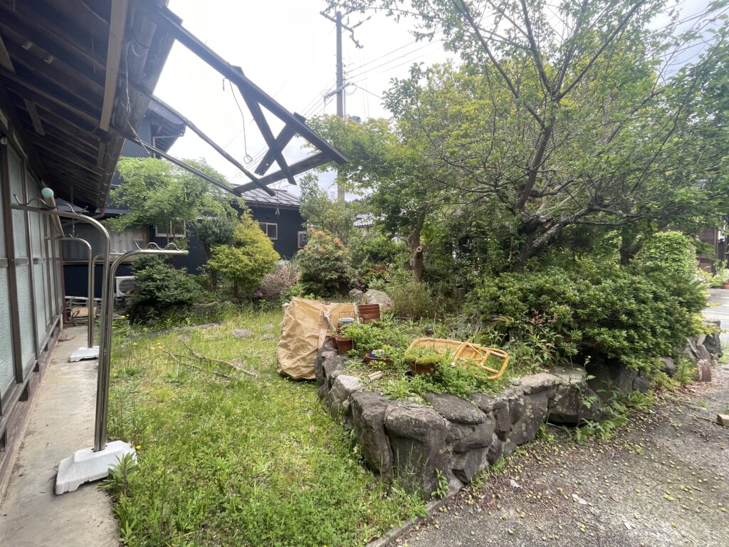 1970s wood house with storehouses in Kyotango, Kyoto