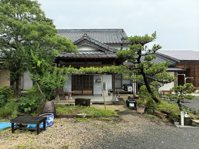1980s wood house on a large plot in Saga