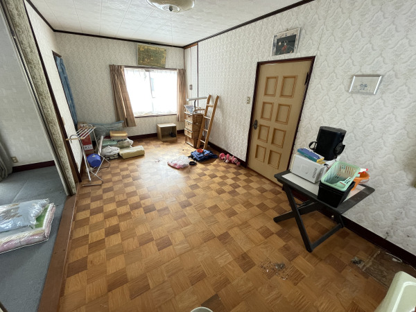 1980s wood house on a large plot in Tottori